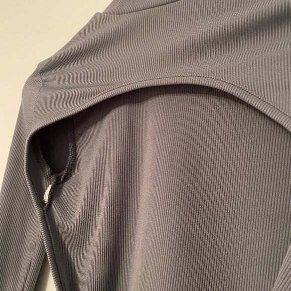 Backless crop top - Picture 4 of 5